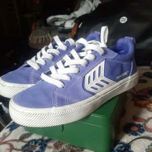 Cariuma x limited Edition